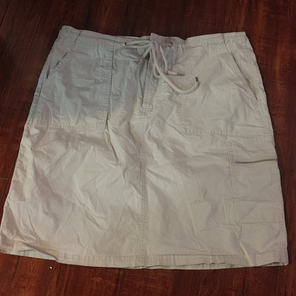 Gap skirt